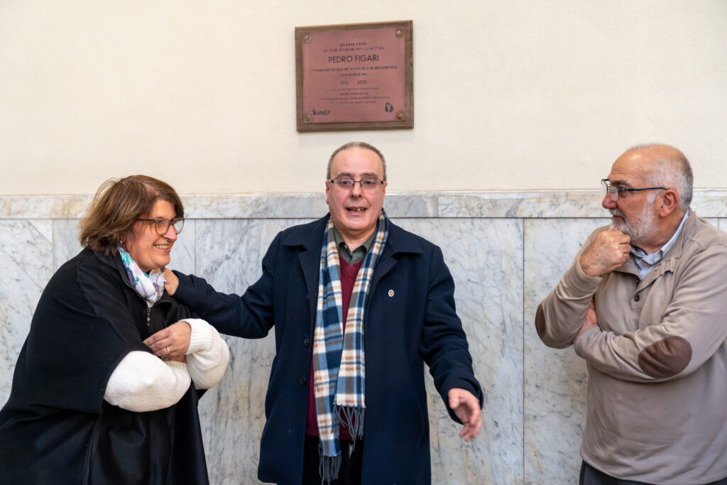 Fue reinstalada la placa que conmemora el comienzo de la gestión de Pedro Figari al frente de la Escuela Nacional de Artes y Oficios