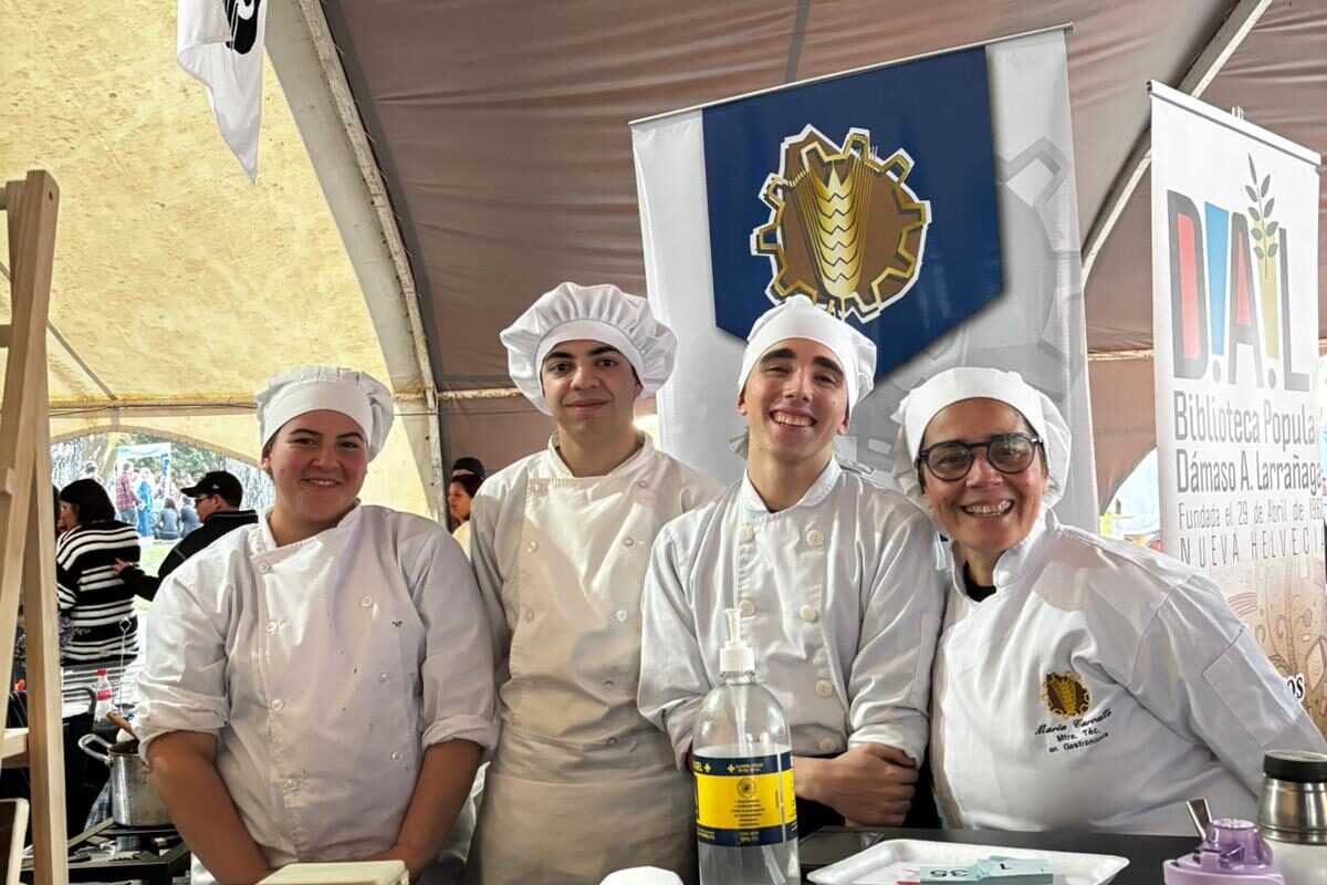 Dulce desafío: estudiantes de gastronomía de Colonia participaron de la Fiesta Nacional del Chocolate