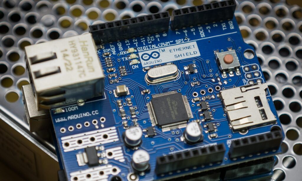 La Escuela Técnica Superior de Rivera realizó una jornada de «Primeros pasos con arduinos» dirigido a docentes de todo el país