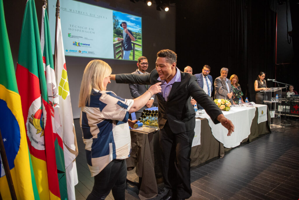 Etapas cumplidas: UTU e IFSUL entregaron diplomas de egreso a estudiantes de Bachillerato de carreras binacionales