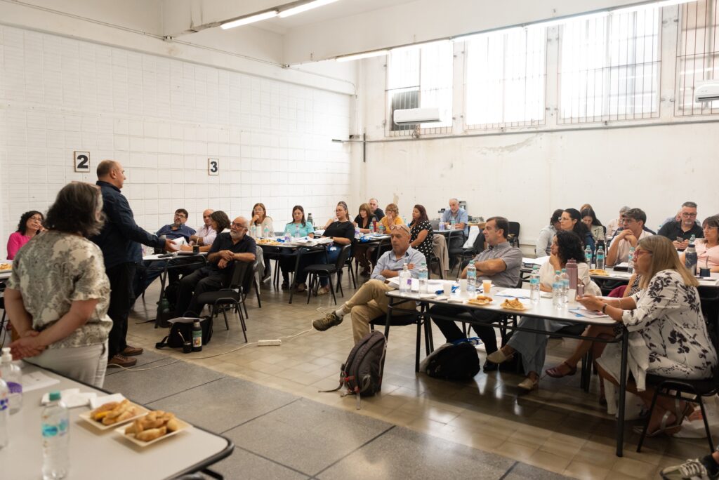Formación y actualización para una gestión educativa eficiente