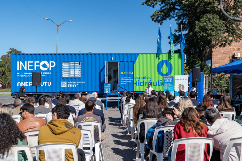 INEFOP y UTU presentan en Colonia las aulas móviles para capacitar en todo el territorio