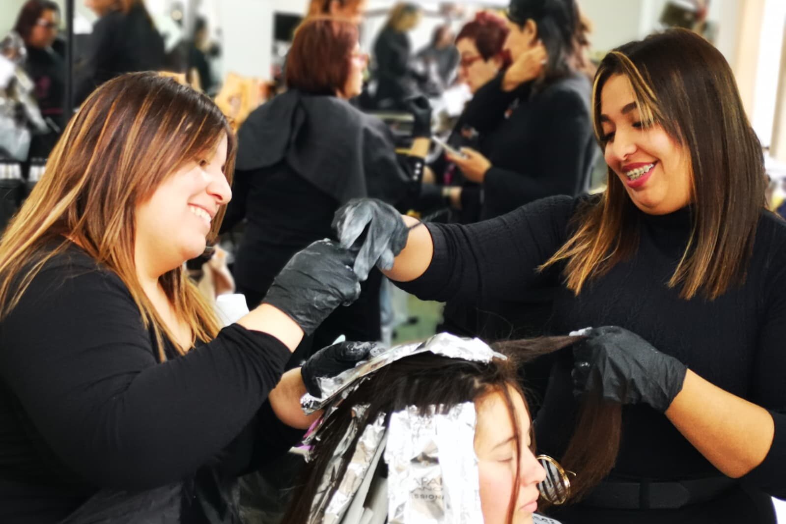 La Escuela de Belleza realizó una jornada de actualización docente a cargo de una destacada profesional