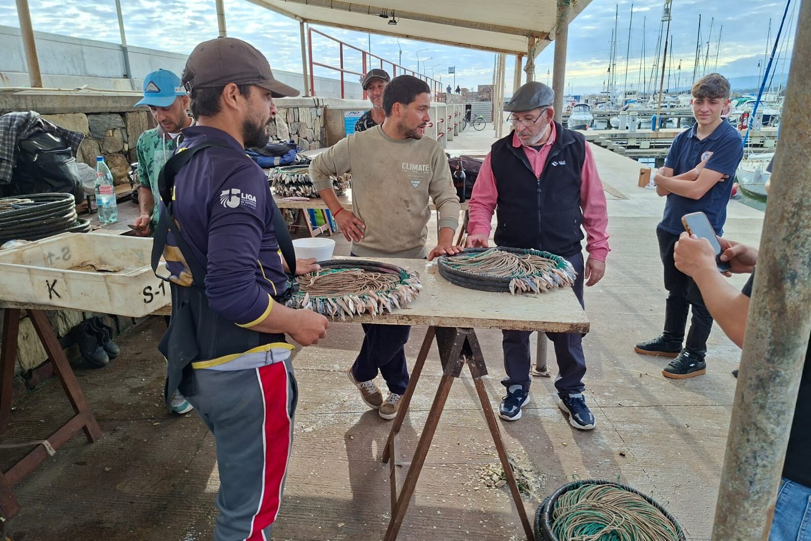 Alumnos de Náutica y Pesca realizaron salida didáctica sobre acuicultura y pesca artesanal