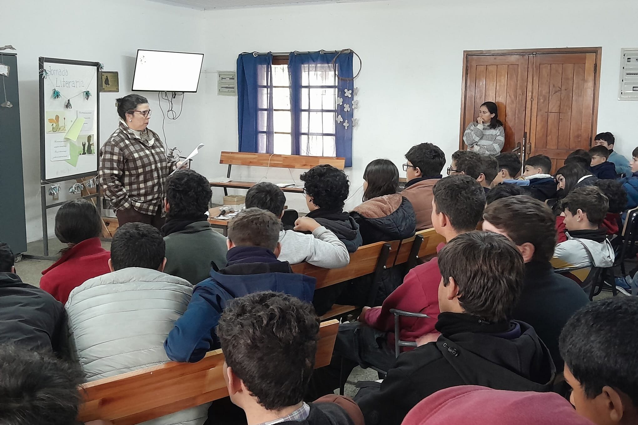 En una jornada literaria estudiantes y docentes en la Escuela Agraria de Raigón compartieron un espacio de integración y lectura