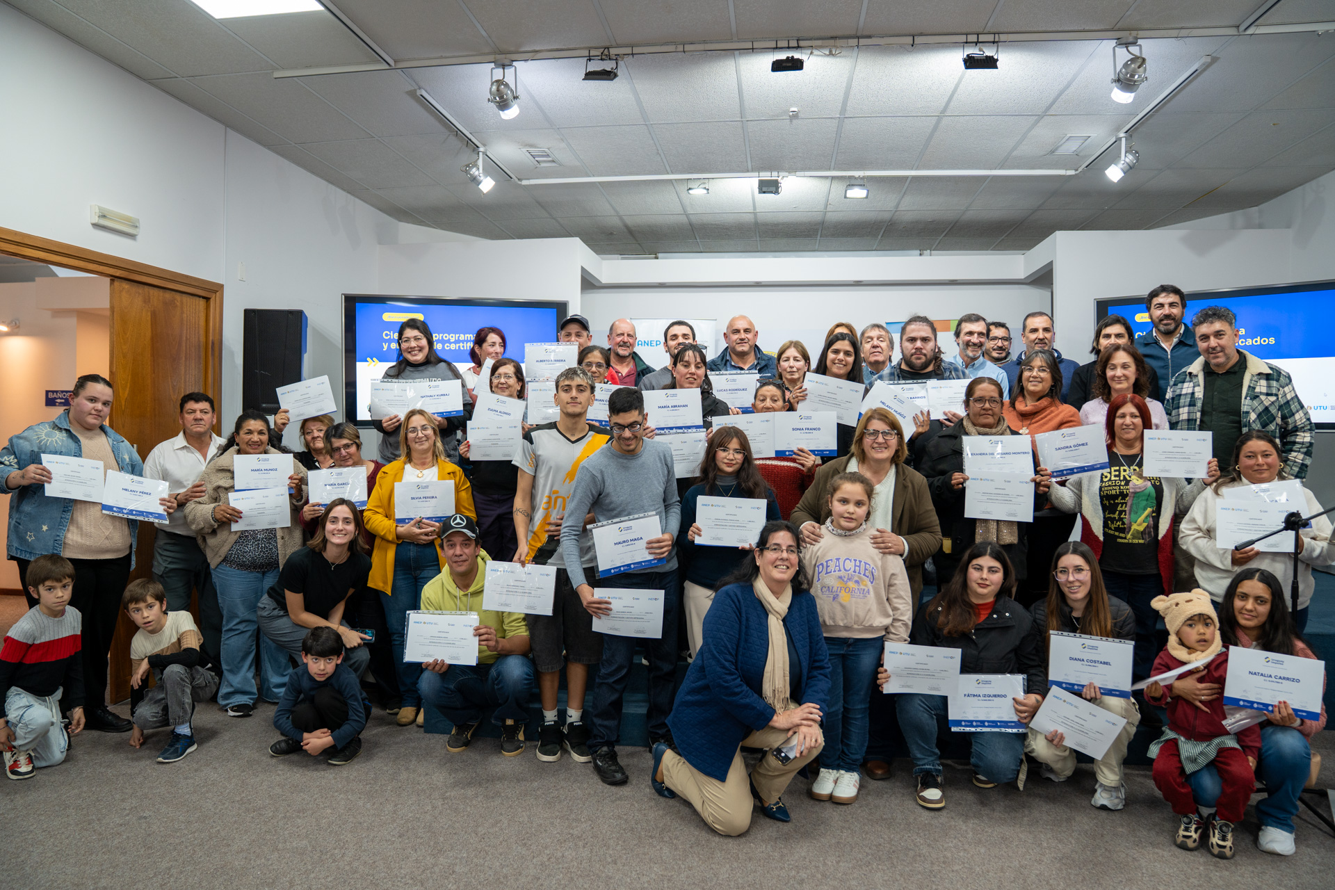 Uruguay Impulsa certificó a participantes de cursos desarrollados junto a UTU e INEFOP en San José