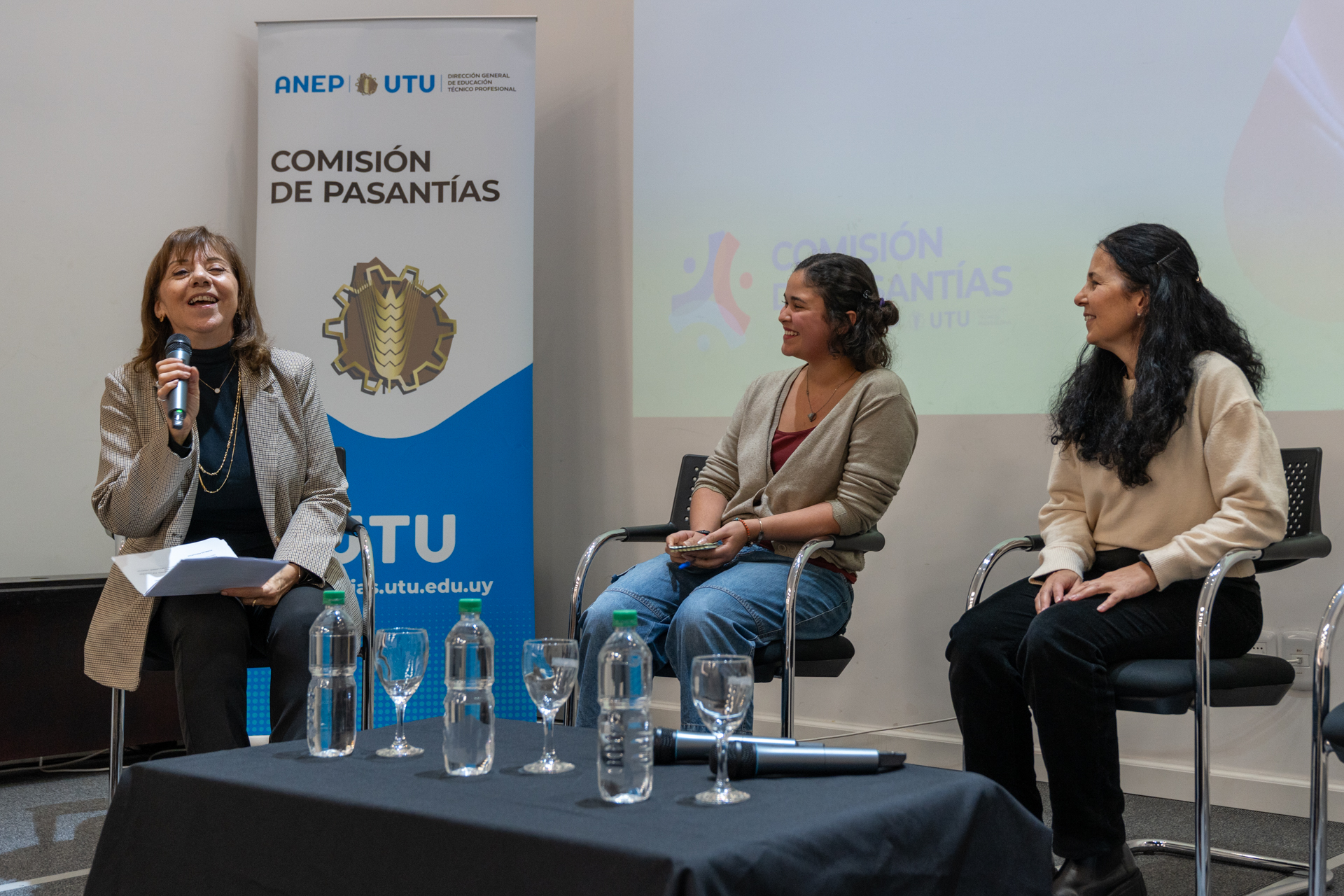 Experiencias que trascienden el aula: estudiantes, docentes y referentes de empresas intercambian sobre formación en ámbitos de trabajo