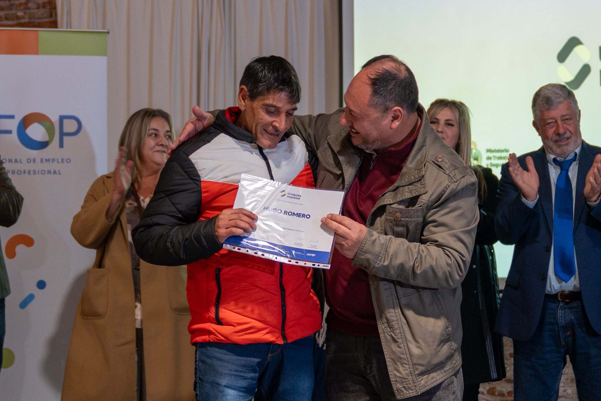 Más heramientas para la inserción laboral: entrega de certificados del programa Uruguay Impulsa en Colonia
