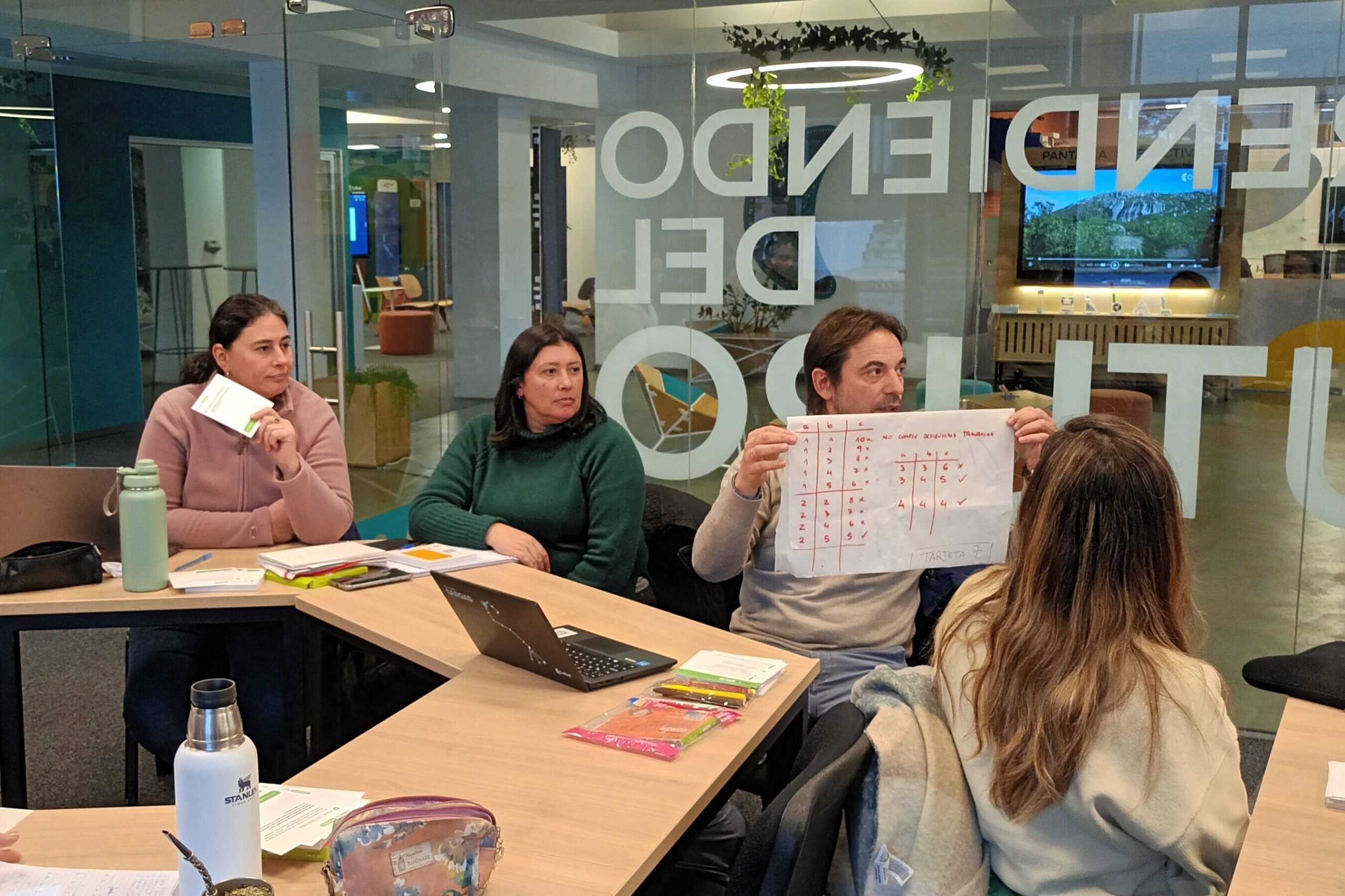 Docentes de UTU fortalecen la enseñanza en Matemática a través de un ciclo de formación junto a Ceibal