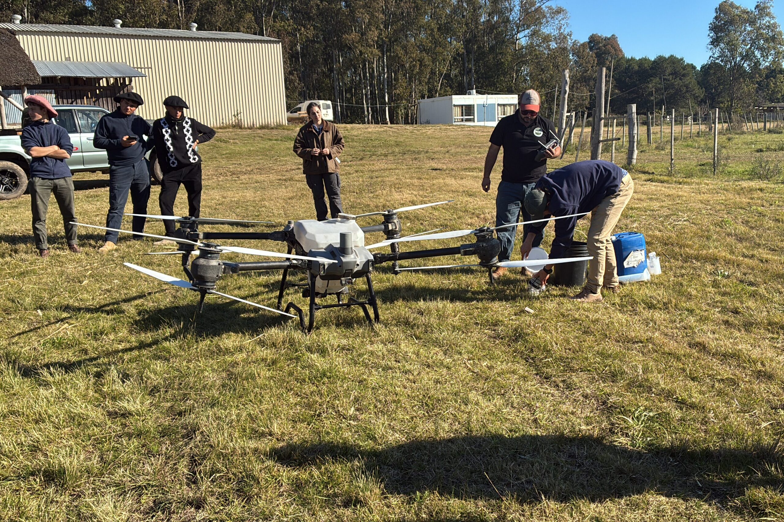 Polo Educativo Tecnológico Arrayanes realizó su segunda inoculación de suelo con dron agrícola