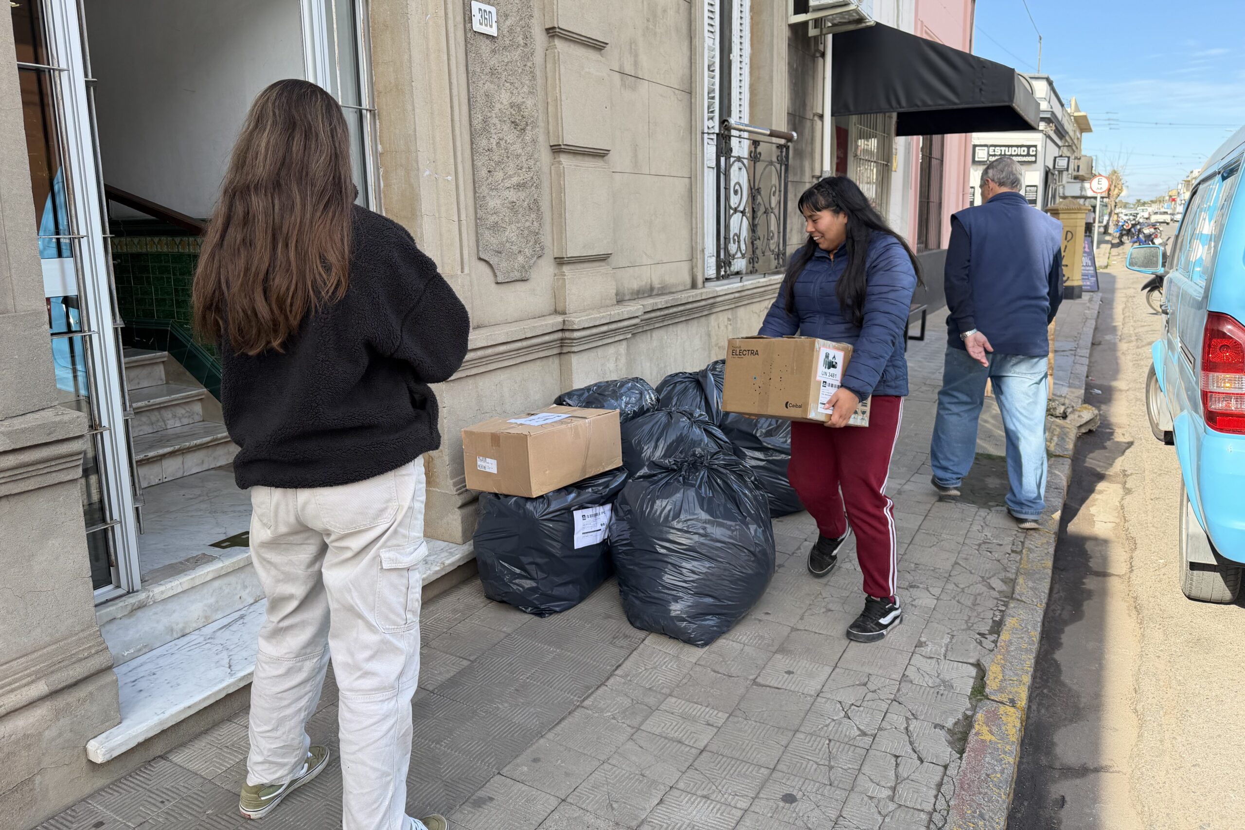 Estudiantes de la Escuela Técnica de Carmelo llevaron adelante una campaña solidaria destinada a la Escuela Superior de Salto