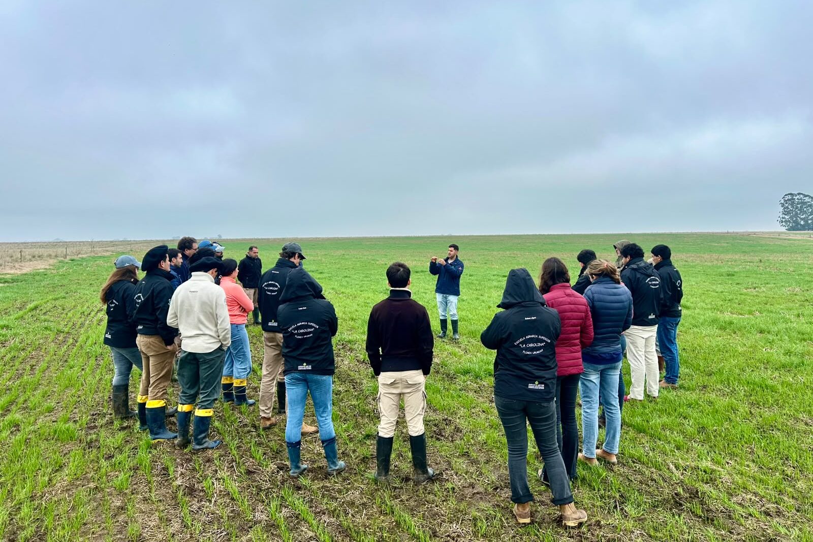 Jornada «Medir para gestionar» fortalece formación en la escuela Agraria Superior La Carolina