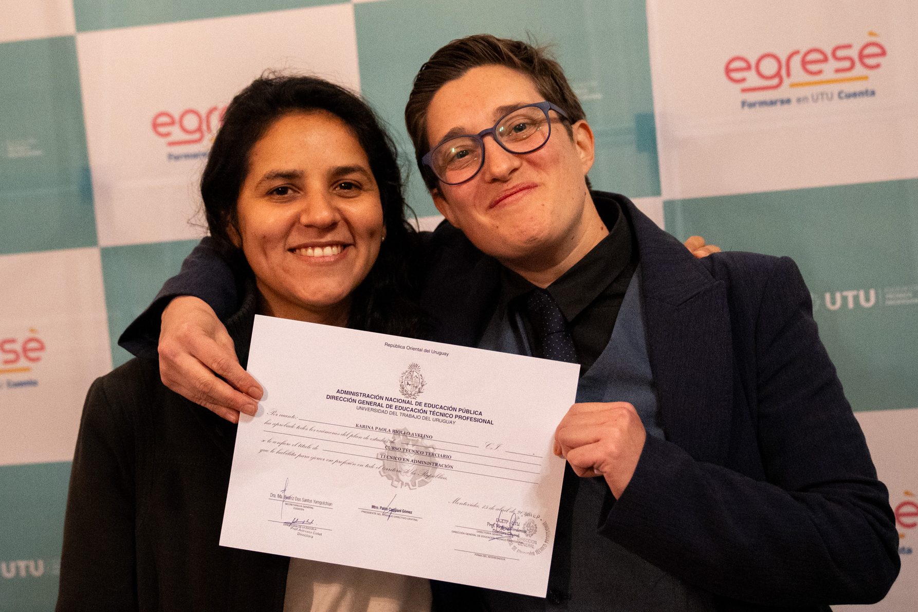 Más de 150 egresados recibieron sus títulos en una nueva ceremonia de «Egresé» en Fray Bentos