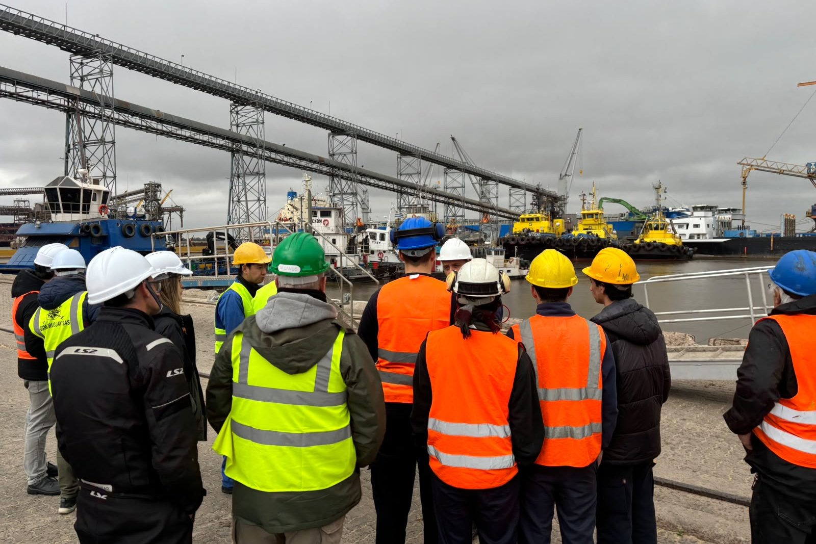 Estudiantes de la Escuela Técnica Superior Marítima realizaron una visita didáctica al Puerto de Nueva Palmira
