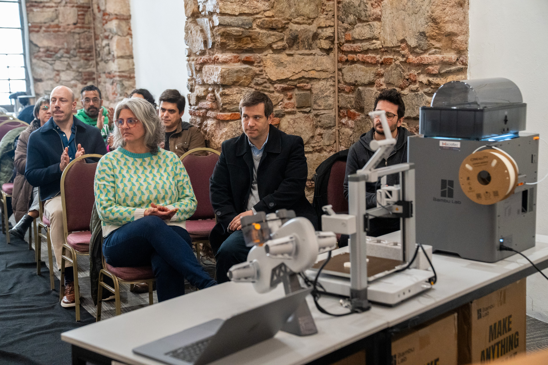 UTU fortalece la formación técnica y tecnológica con equipamiento donado por Bambú Lab y Macrotec