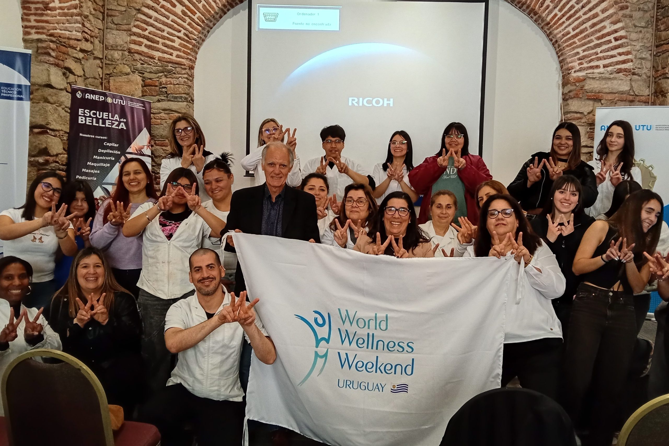 Estudiantes de la Escuela de Belleza participaron del «World Wellness Weekend»