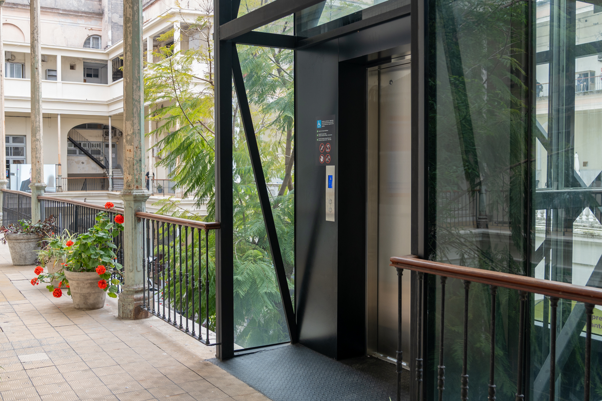 UTU fortalece su infraestructura inclusiva con la instalación de un ascensor en el Edificio Central