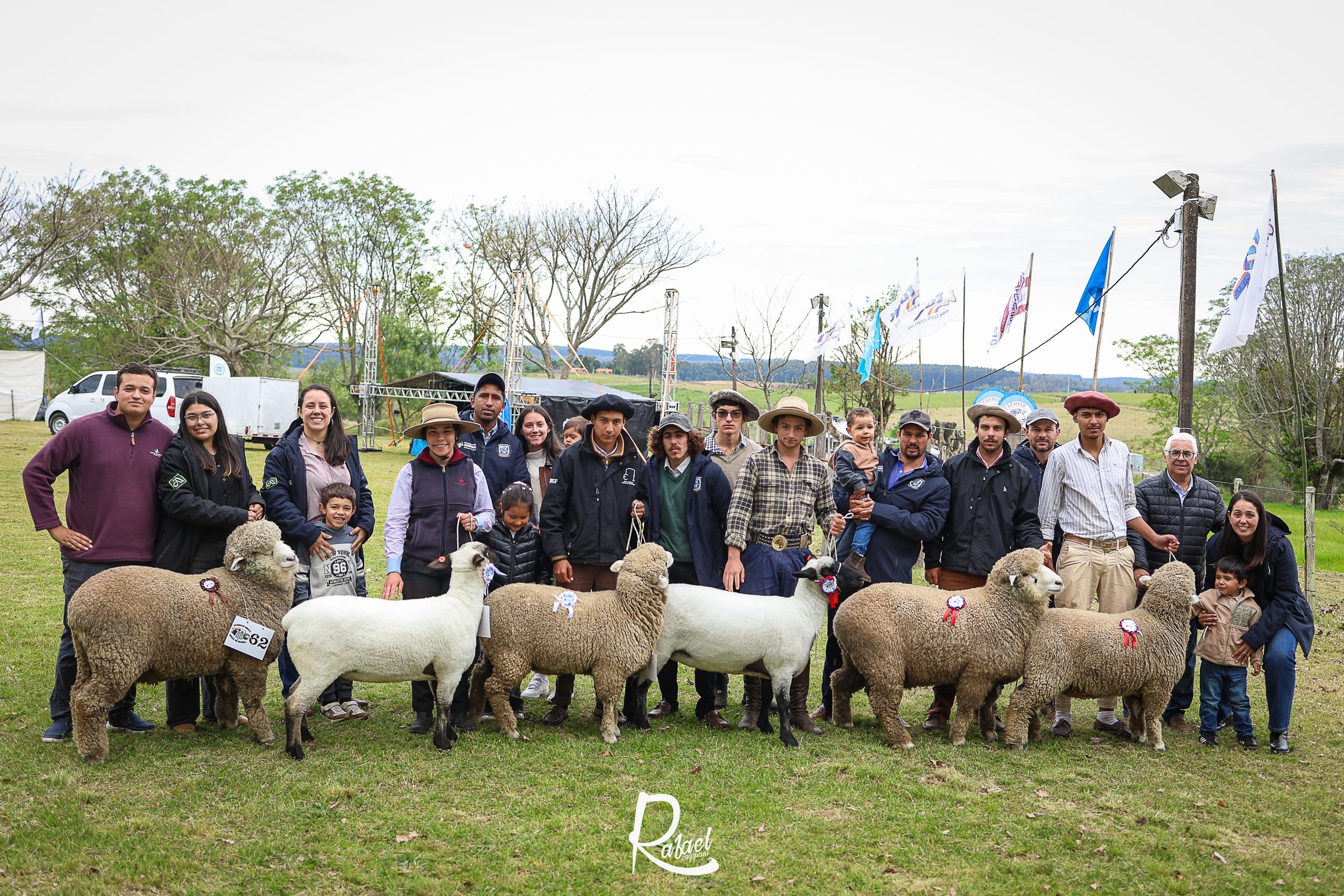 Escuela Agraria Minas de Corrales se destacó en Expo Curticeiras con seis premios en ovinos
