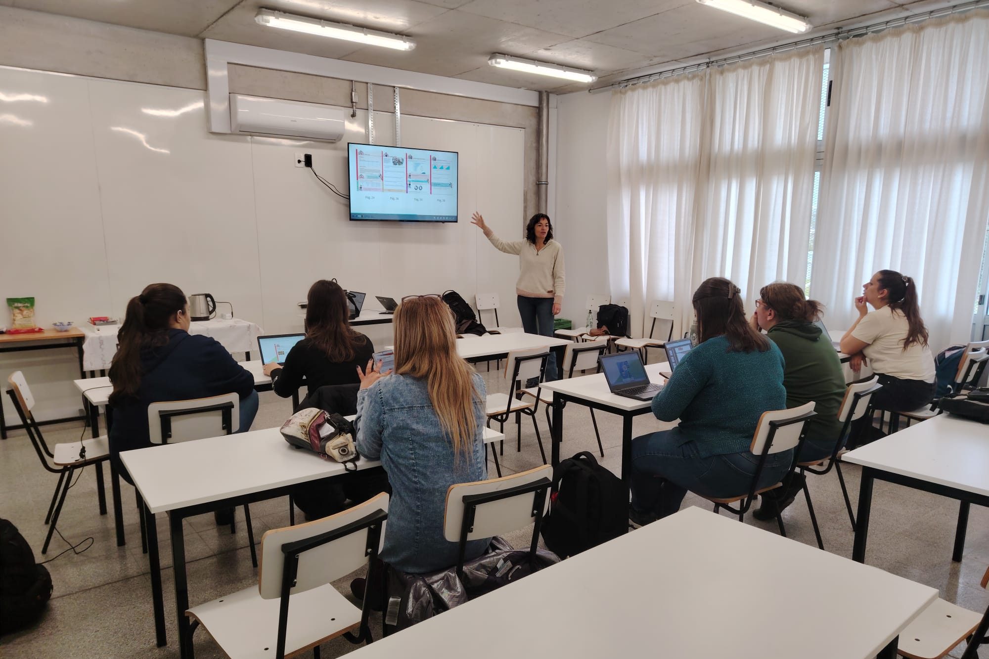Las Inspecciones de Matemática e Idioma Español realizaron talleres sobre trayectorias educativas