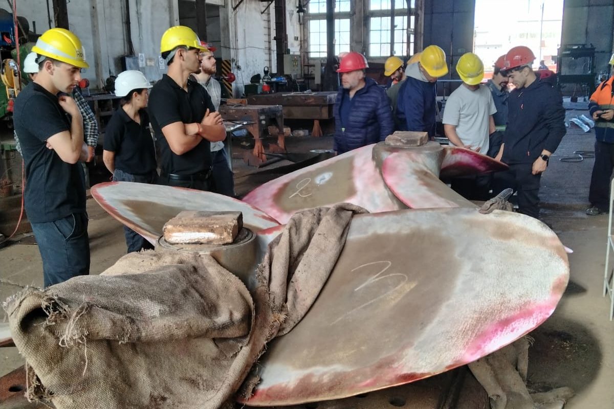 Estudiantes de la Escuela Técnica Superior Marítima y del Instituto Tecnológico Superior visitaron el Servicio de Construcciones, Reparaciones y Armamento